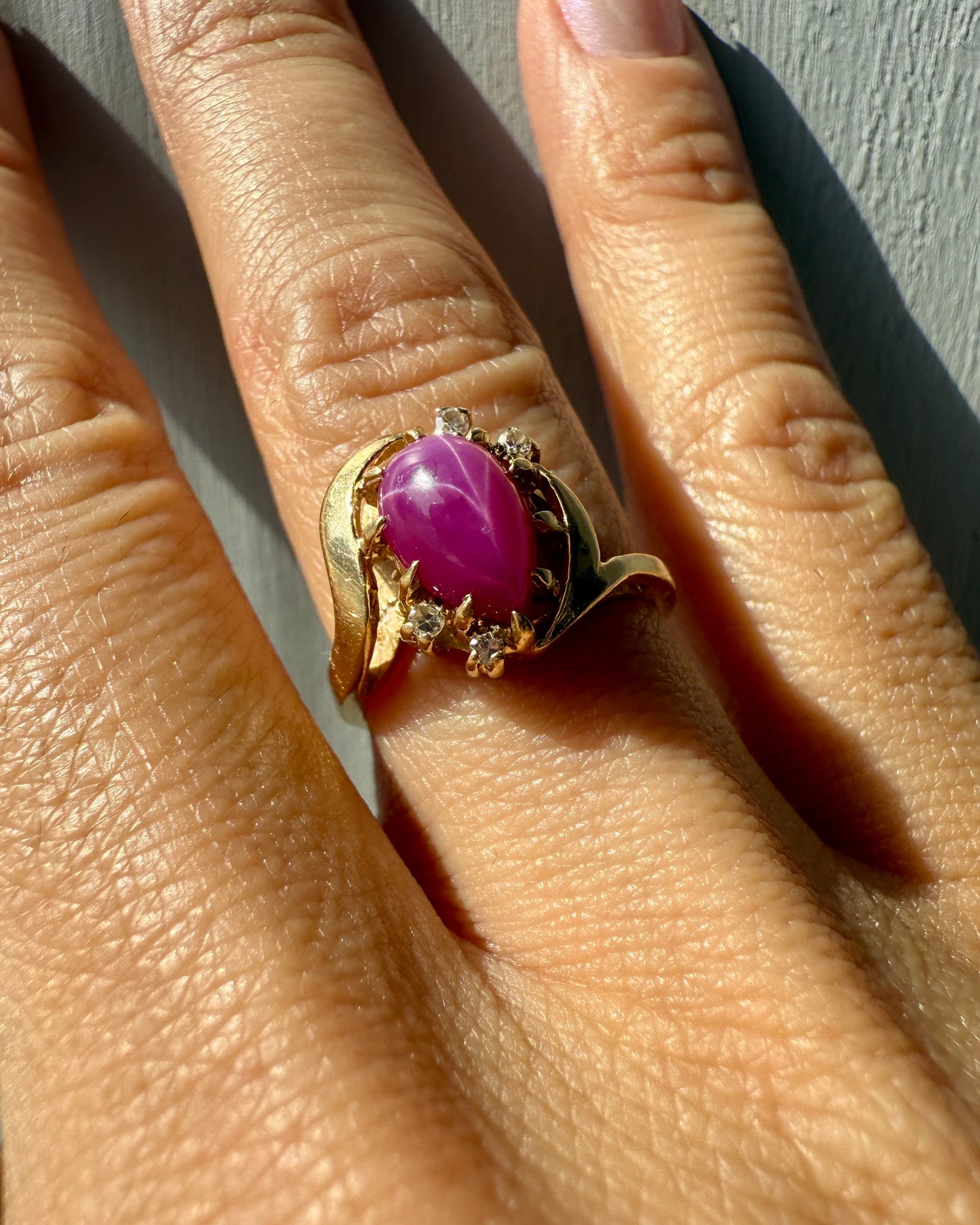 Vintage Mid-century Linde Star Ruby 14K Gold Ring