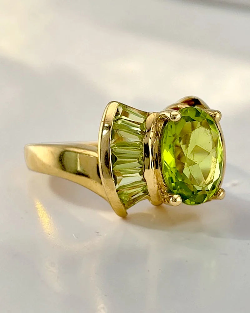 Vintage 10K Gold 1.40 Ct Peridot Ring - 10K Gold - Free shipping - 8