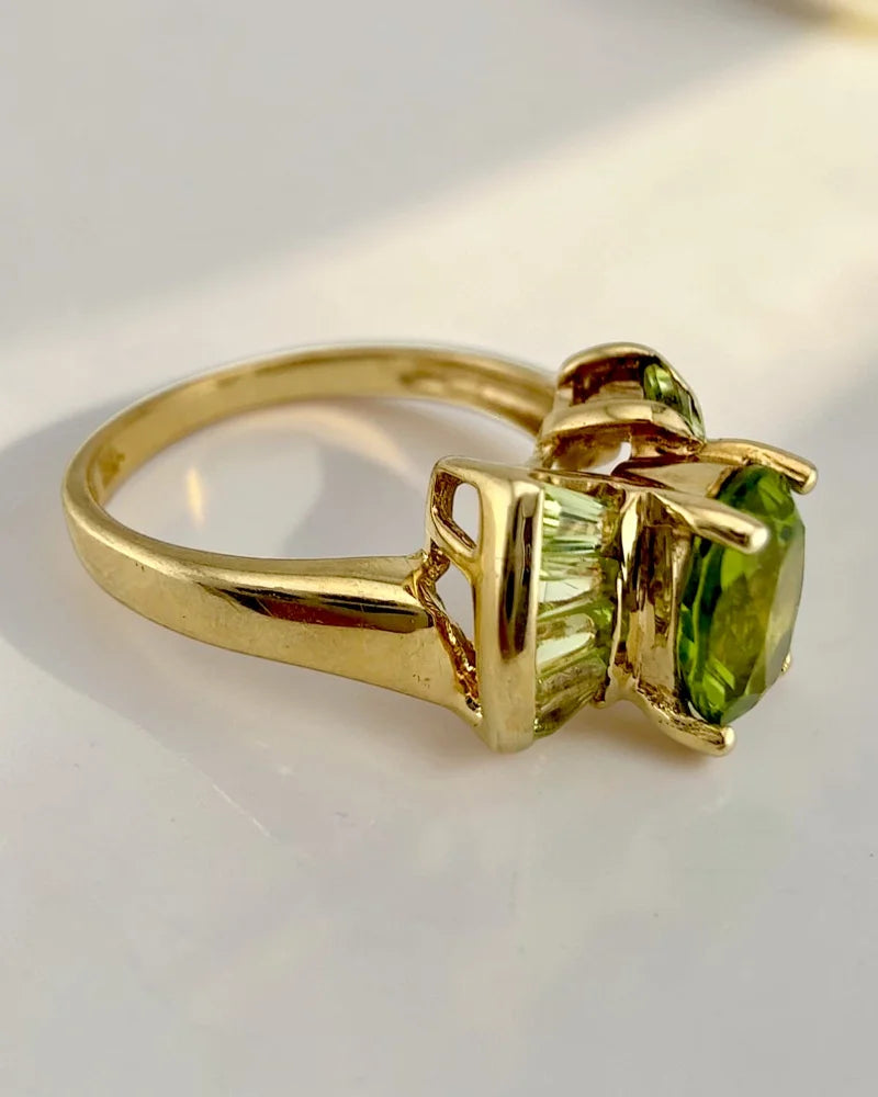 Vintage 10K Gold 1.40 Ct Peridot Ring - 10K Gold - Free shipping - 10