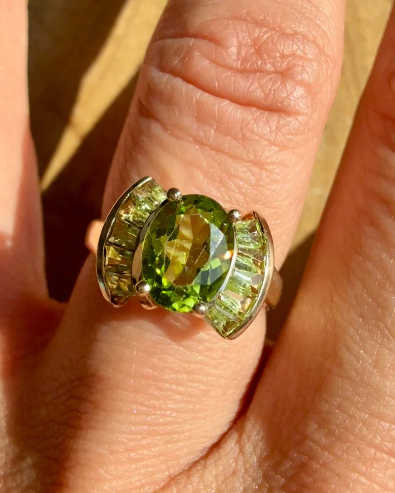 Vintage 10K Gold 1.40 Ct Peridot Ring - 10K Gold - Free shipping - 2
