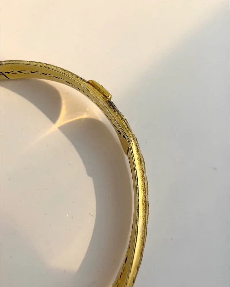 Vintage 14K to 16K Gold Ornate Hinged Bangle - 14K Solid Gold - Free shipping - 7