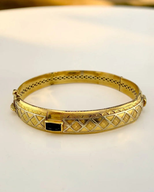 Vintage 14K to 16K Gold Ornate Hinged Bangle - 14K Solid Gold - Free shipping - 1