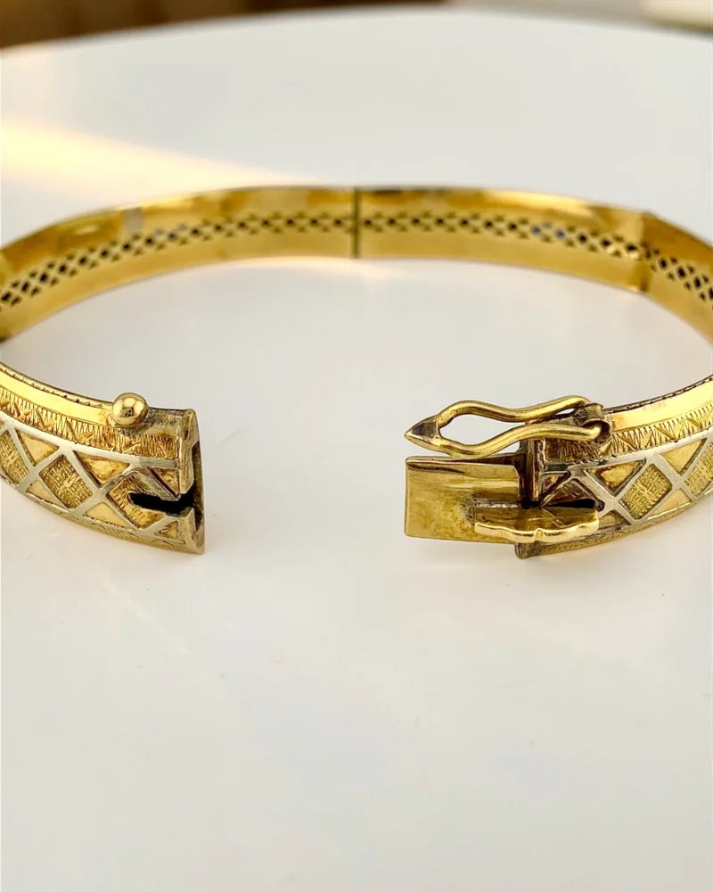 Vintage 14K to 16K Gold Ornate Hinged Bangle - 14K Solid Gold - Free shipping - 5