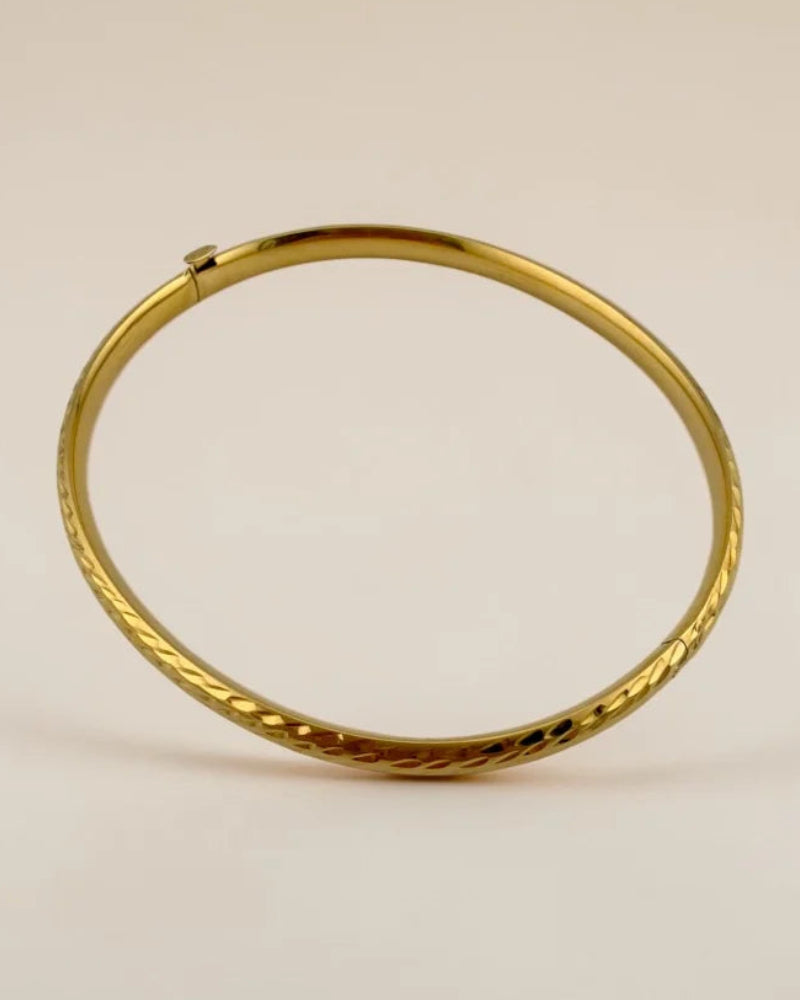 Vintage 14K Gold Bangle Bracelet with Diamond Cut Chevron - 4.6g - 14K Solid Gold - Free shipping - 3