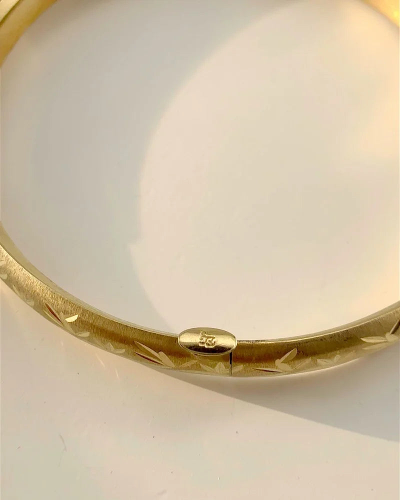 Vintage 14K Solid Gold Leaf Engraved Hinged Bangle Bracelet 6 mm - 14K Solid Gold - Free shipping - 5