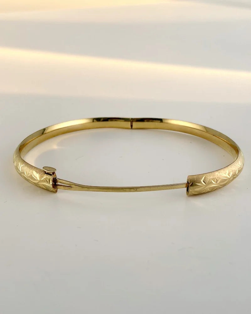 Vintage 14K Solid Gold Leaf Engraved Hinged Bangle Bracelet 6 mm - 14K Solid Gold - Free shipping - 2