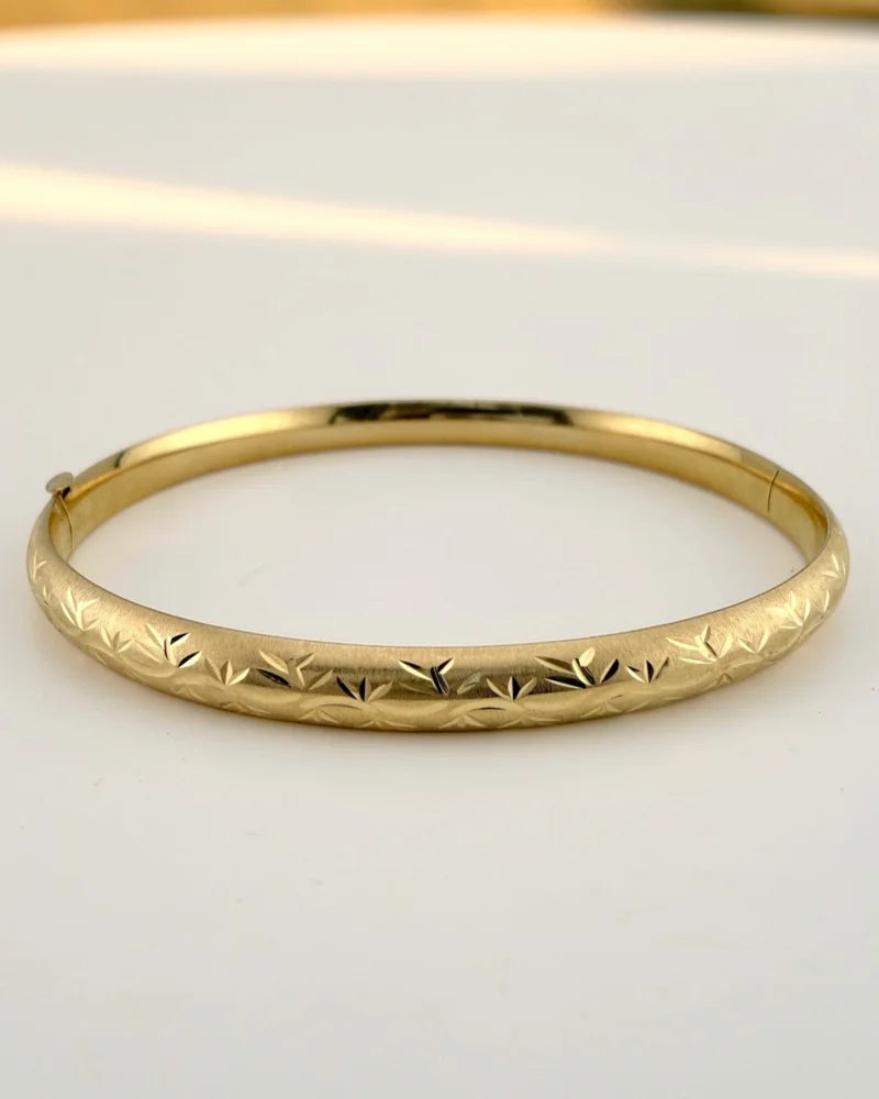 Vintage 14K Solid Gold Leaf Engraved Hinged Bangle Bracelet 6 mm - 14K Solid Gold - Free shipping - 1