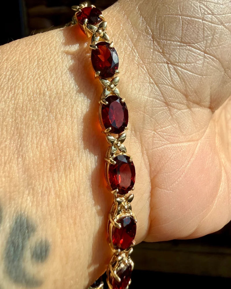 Vintage 14K Gold Ladies Garnet Bracelet 14 Ct - 14K Solid Gold - Free shipping - 8
