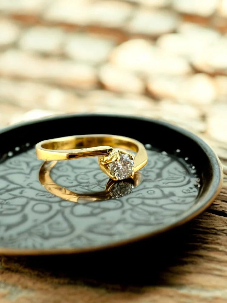 Vintage Diamond Round Brilliant Solitaire Ring - 14K Solid Gold - Free shipping - 1