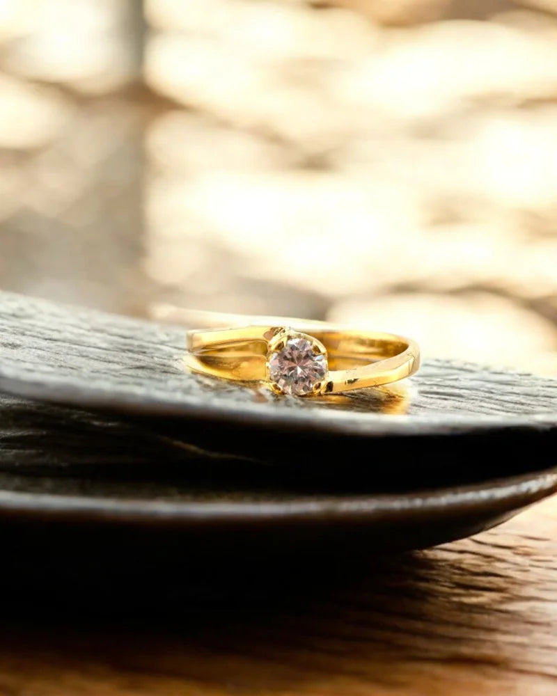 Vintage Diamond Round Brilliant Solitaire Ring - 14K Solid Gold - Free shipping - 2