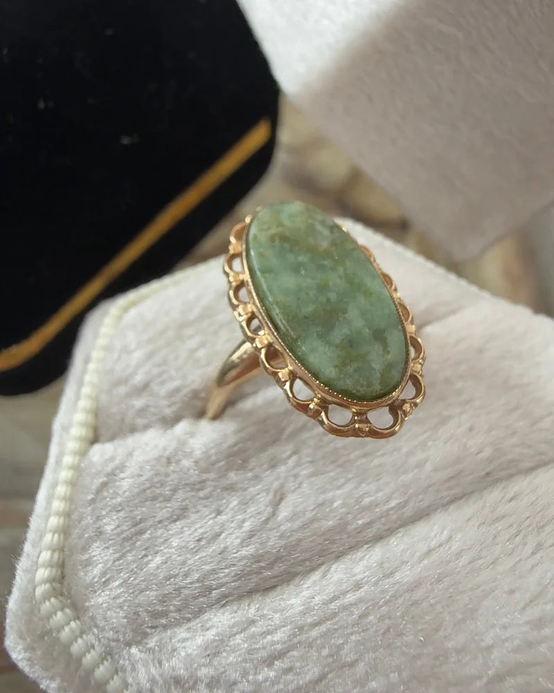 Vintage Natural Jade Ring in 10K Gold Scalloped Halo - Gold - 10K Gold - Free shipping - 6