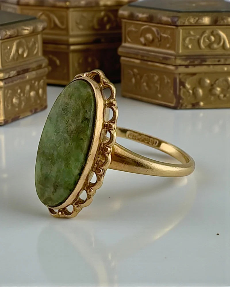 Vintage Natural Jade Ring in 10K Gold Scalloped Halo - Gold - 10K Gold - Free shipping - 1